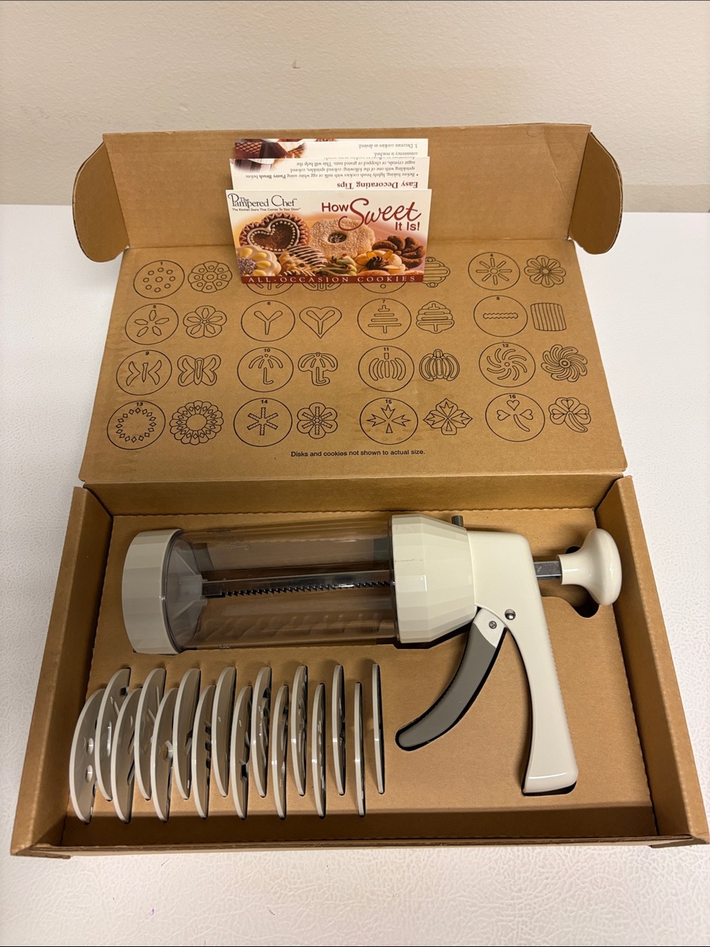 The Pampered Chef Cookie Press & Discs - Like New